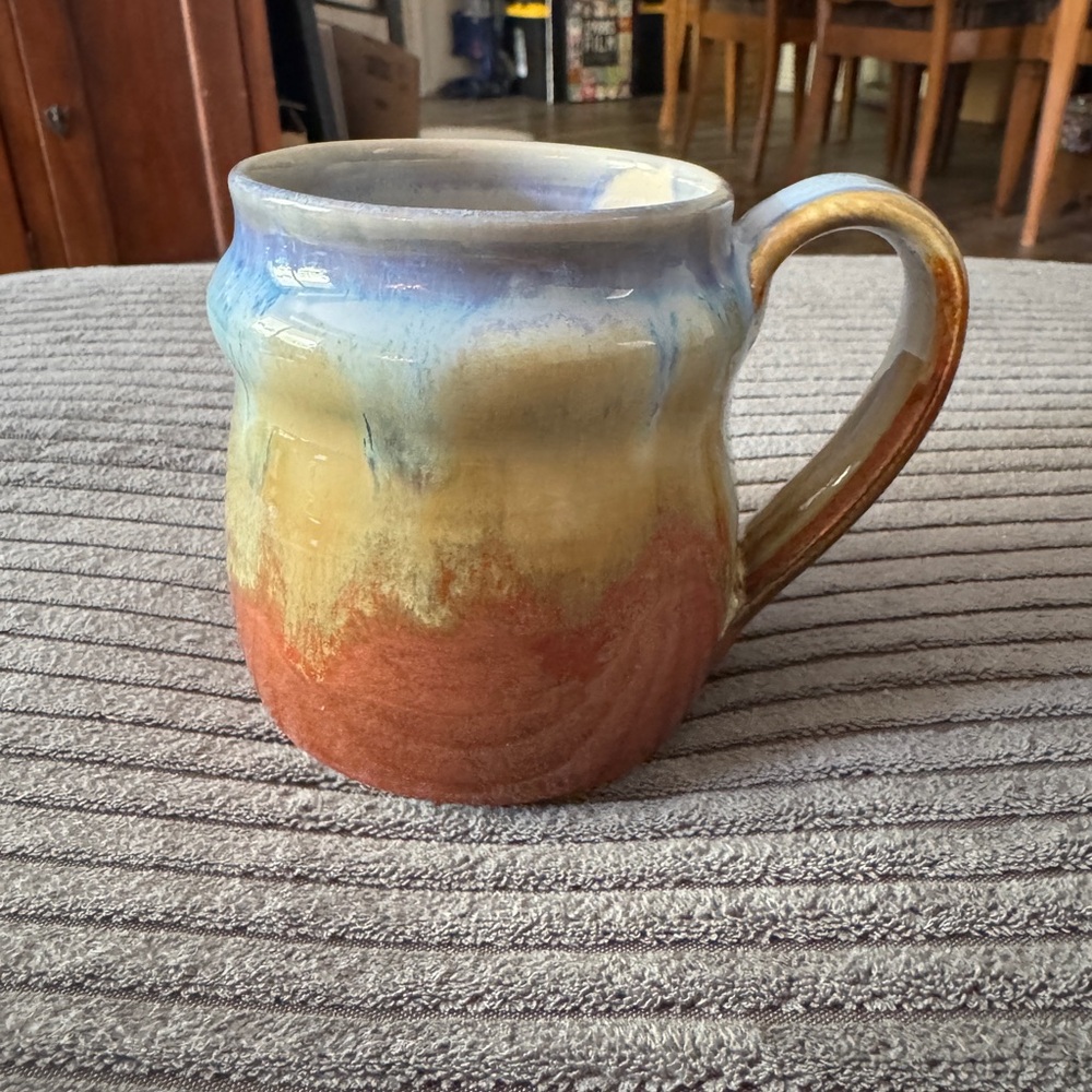 Handcrafted Ceramic Plate and Mug set with Earthy Tones - Picture 5 of 8